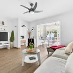 公寓 Modern Retreat 阿德耶