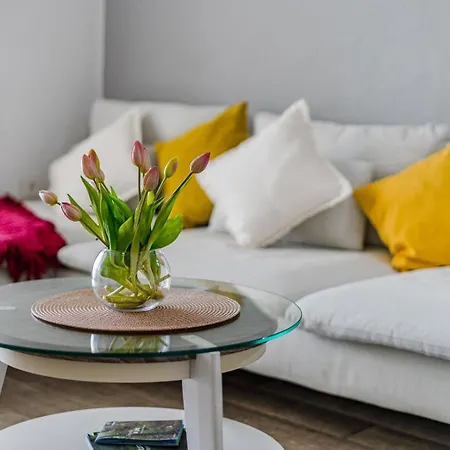 Modern Retreat Daire